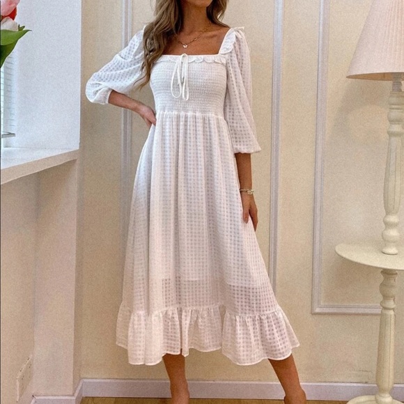 Dresses & Skirts - Square neck dress